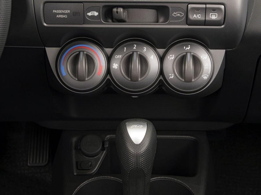  Honda Fit Sport 2006 года  (US) (фото 35 из 118)